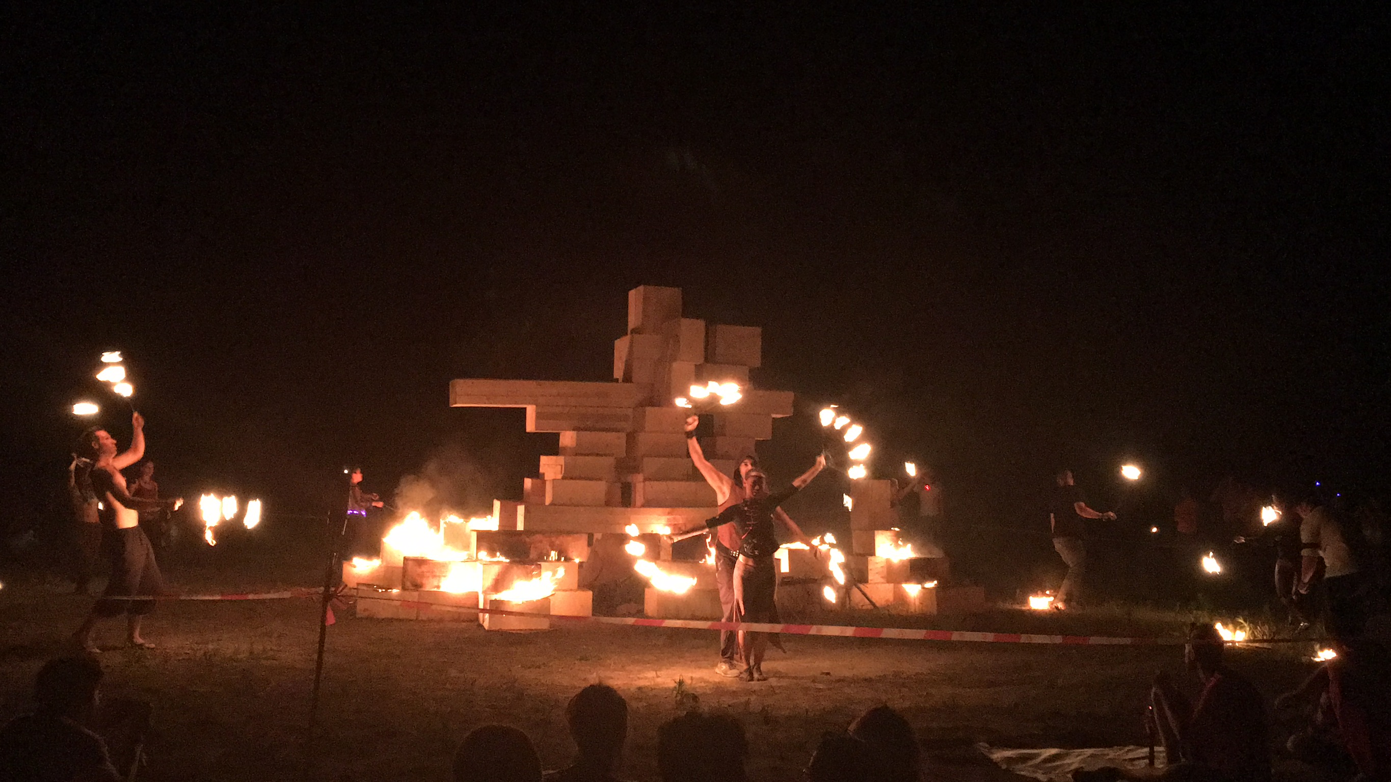 Effigy fire show - Picture by Kassandra Dambacher-Willis
